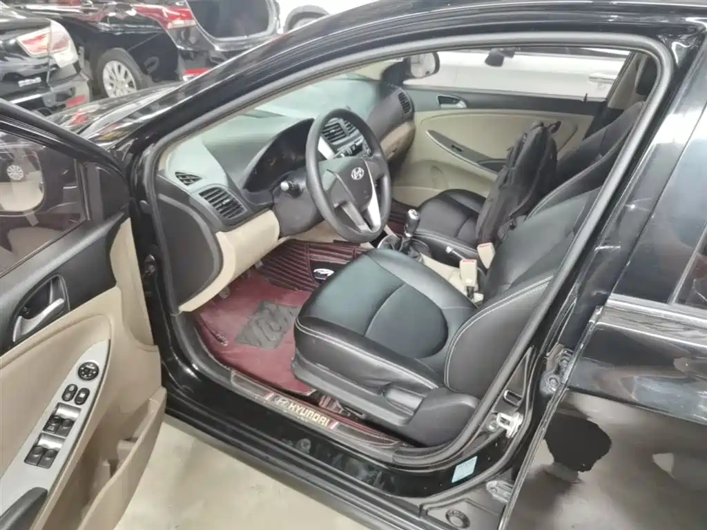 Hyundai Verna 2014 1.4L Manual Smart GLS фото 16