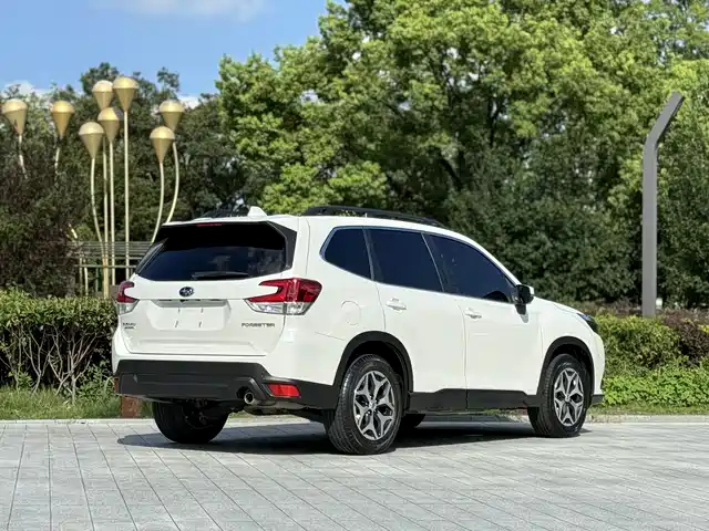 Subaru Forester 2022 2.0i AWD Luxury Edition with EyeSight — фото 3
