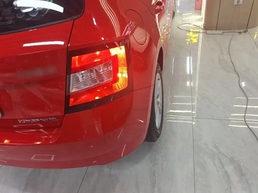 Škoda Fabia 2017 1.4L Auto Car Enjoy Edition фото 8