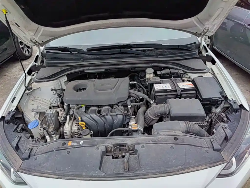 Hyundai Elantra 2016 Model 1.6L Automatic Smart Elite фото 20