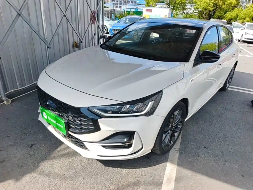Ford Focus 2023 2022 Sedan EcoBoost 180 Automatic ST Line