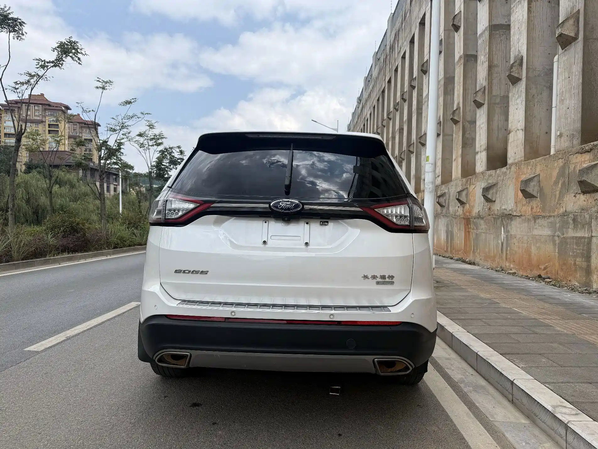 Фото 12 - Ford Edge