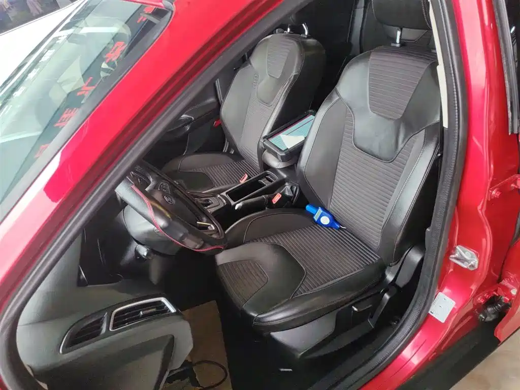 Фото 15 - Ford Focus