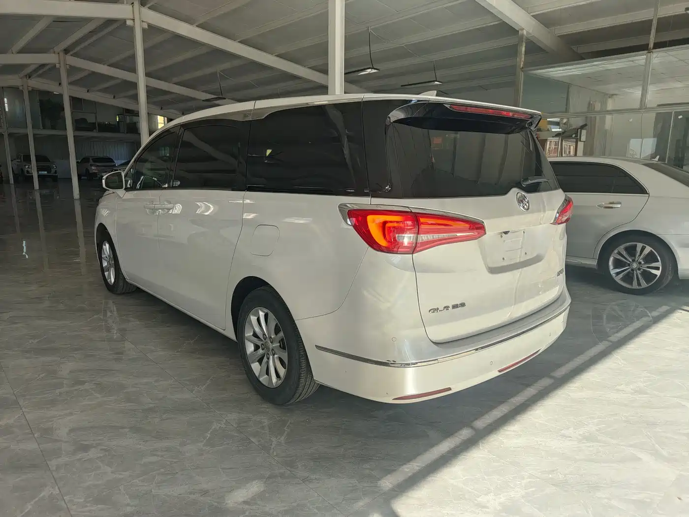 Buick GL8 2018 ES 28T Luxury Type China VI фото 4