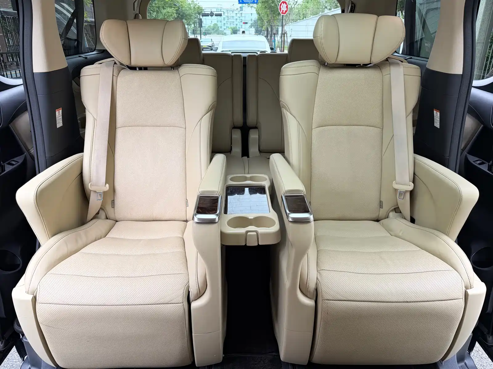 Фото 10 - Toyota Alphard