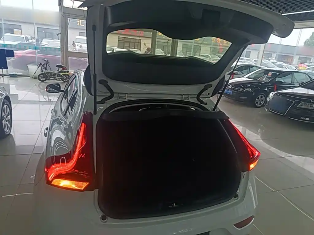 Volvo V40 2018 2018 T3 R-Design Edition