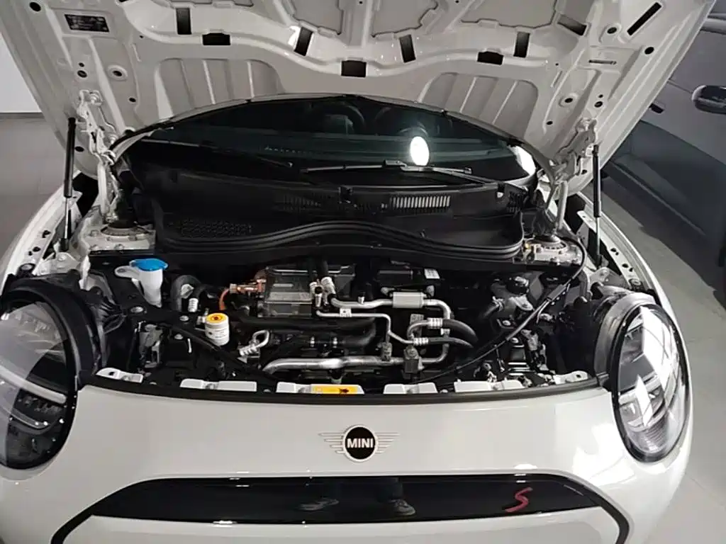 Фото 20 - MINI Electric MINI COOPER