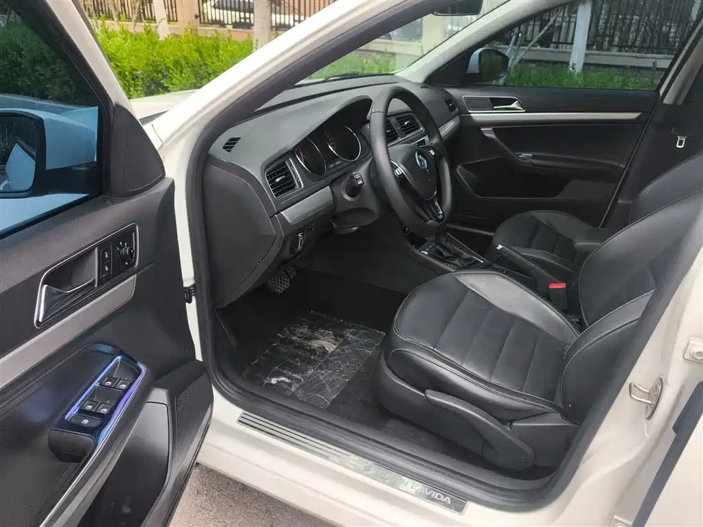Volkswagen Lavida Tour 2017 230TSI DSG Comfort Edition фото 19