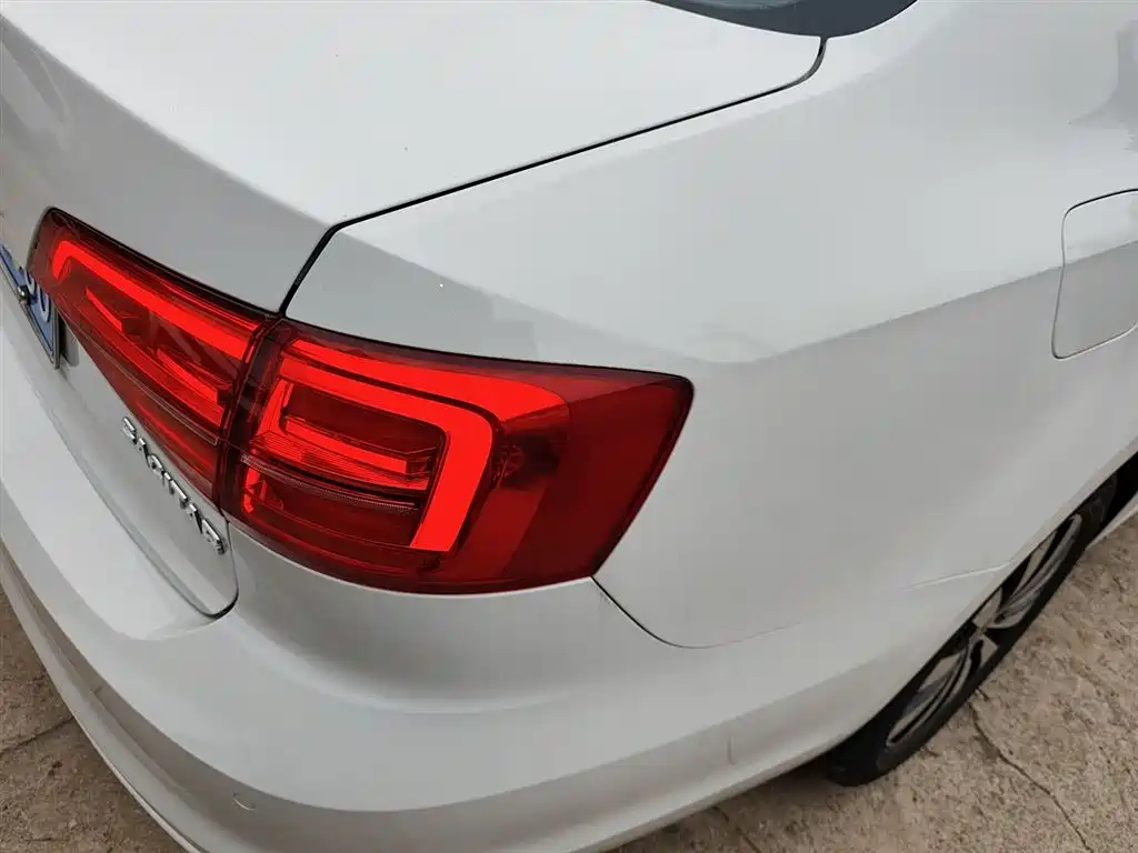 Volkswagen Sagitar 2018 1.6L Automatic Comfort фото 8