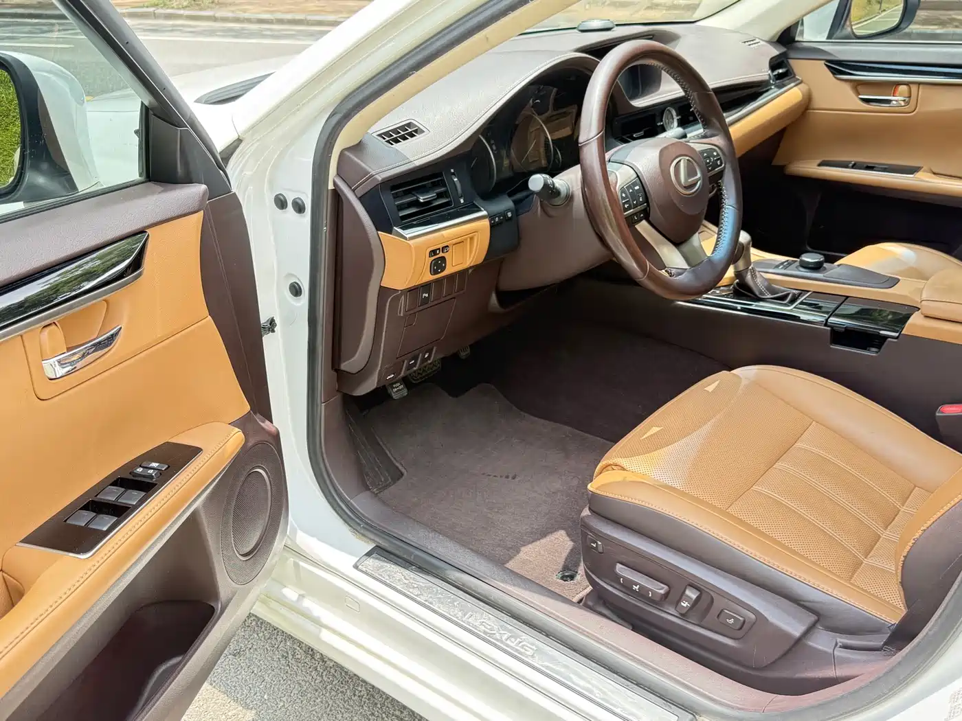 Lexus ES 2015 200 Elite Edition фото 10