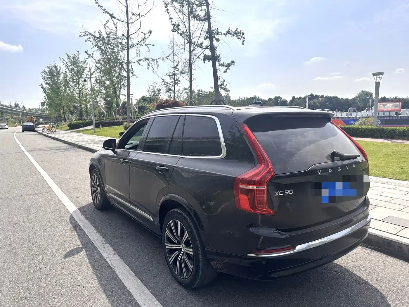 VOLVO XC90