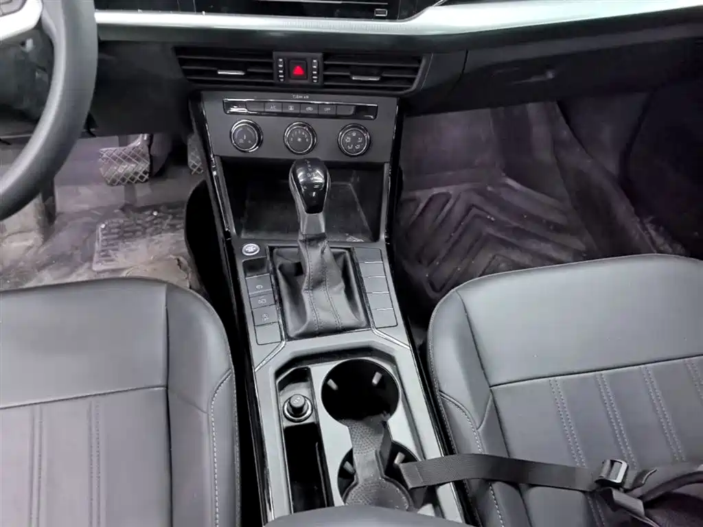 Volkswagen Passat 2025 Outstanding 280TSI Business Edition фото 14
