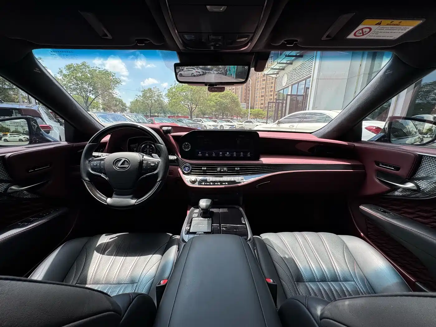 Lexus LS 2021 500h Executive Edition фото 8