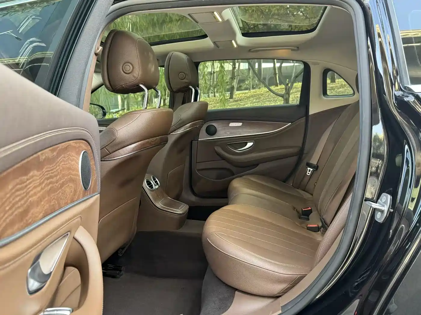 Mercedes-Benz E-Class 2022 E 300 L Fashion фото 9
