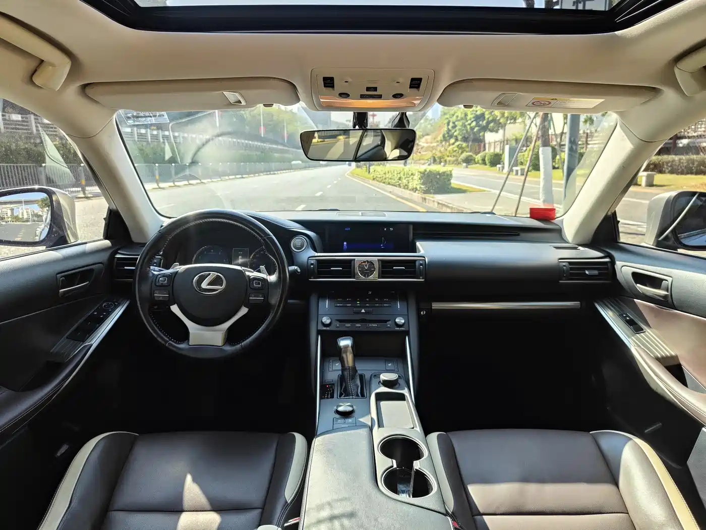 Lexus IS 2017 300 Fashion Edition фото 12