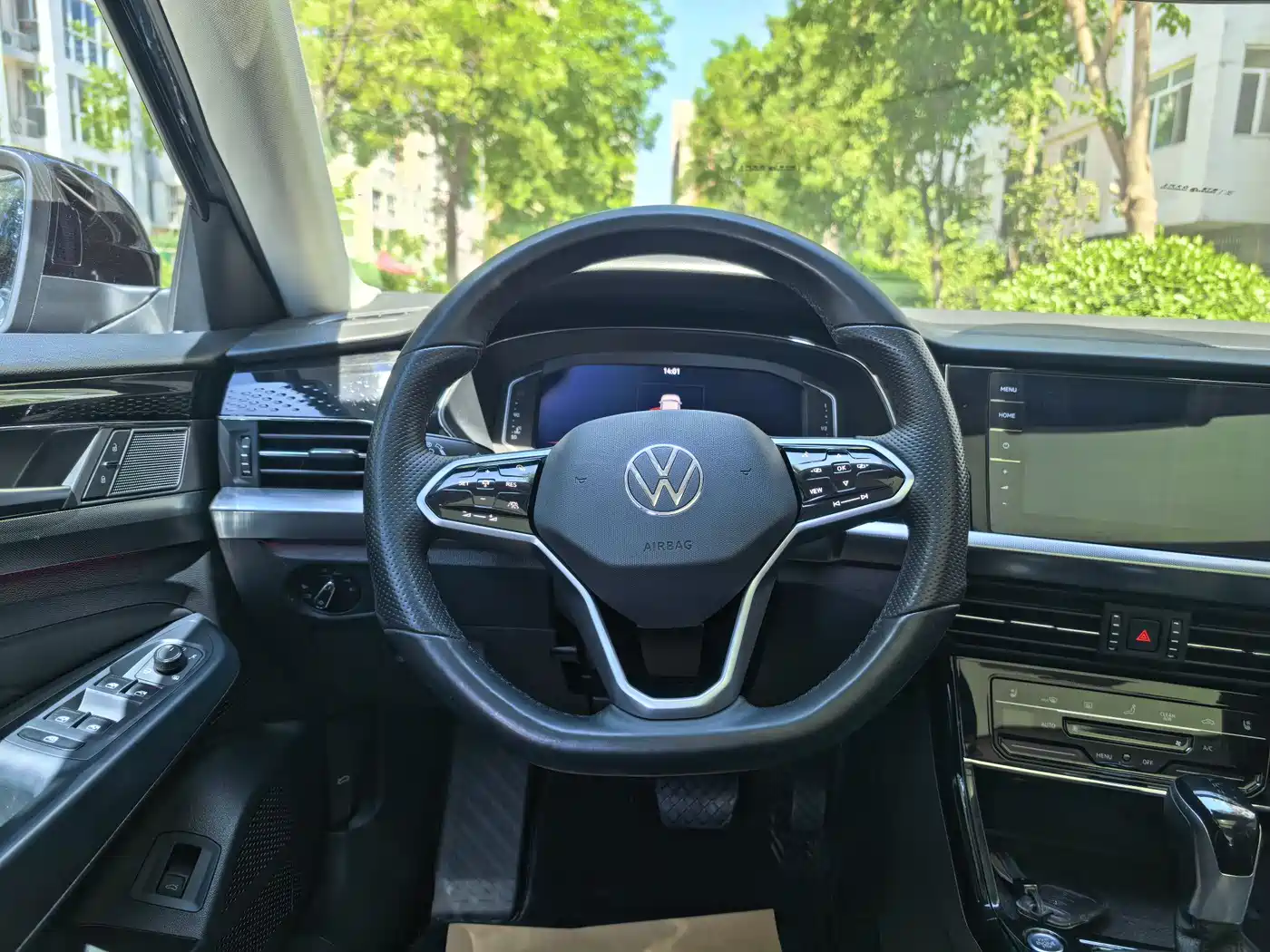 Volkswagen Passat 2022 330TSI Starlight Luxury Edition фото 7
