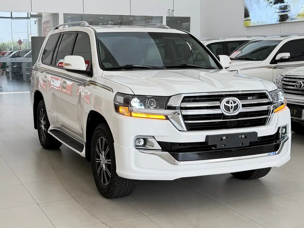 Toyota Land Cruiser 2012 4.0L Automatic VX фото 3