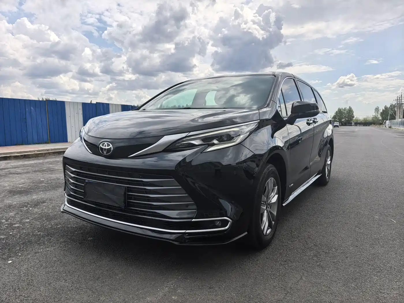 Toyota Sienna 2024 2.5L Hybrid AWD Luxury Edition