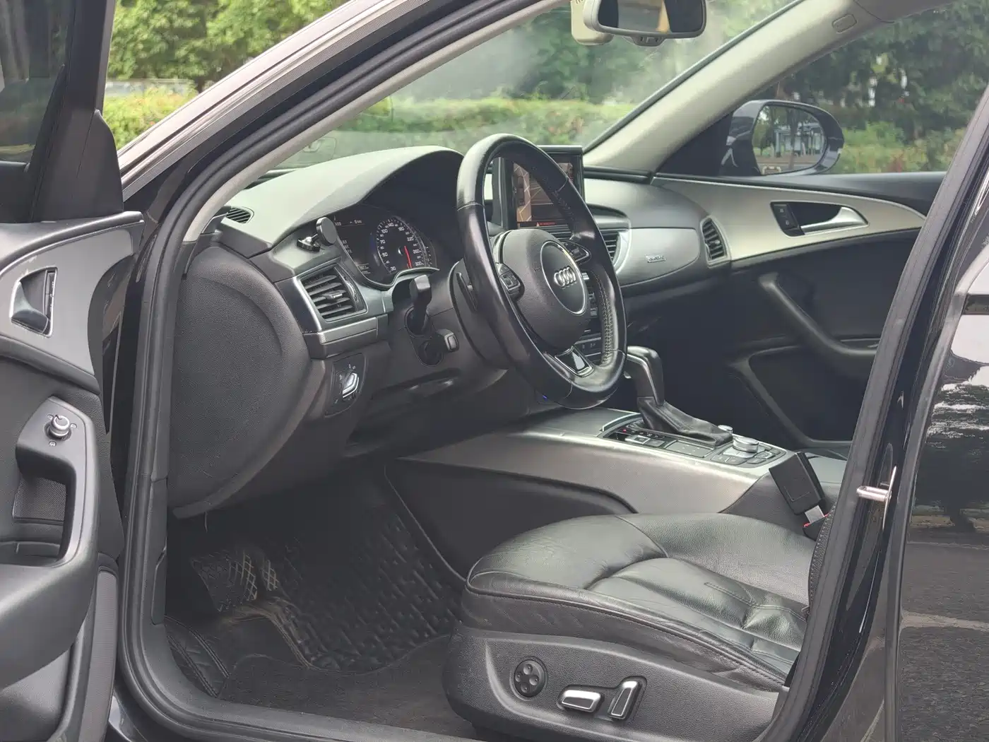 Фото 11 - Audi A6L