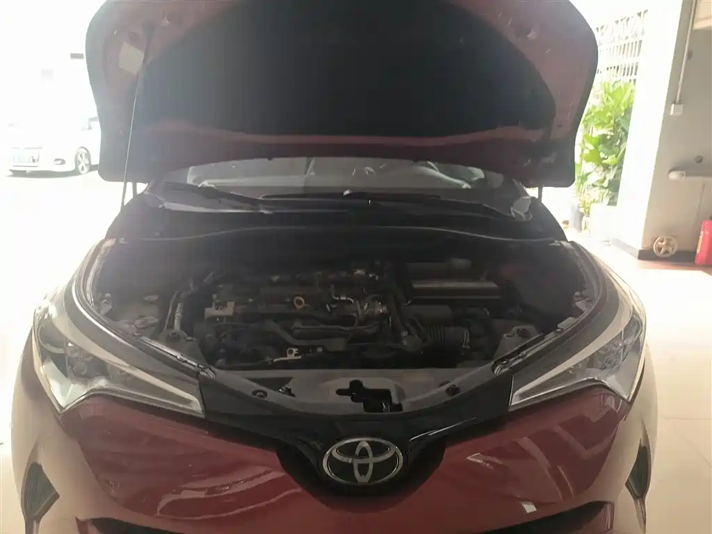 Toyota C-HR 2020 Model 2.0L Leading фото 16