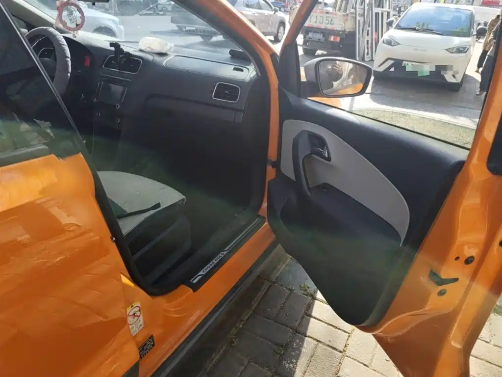 Volkswagen Polo 2012 1.6L Cross Polo MT фото 20