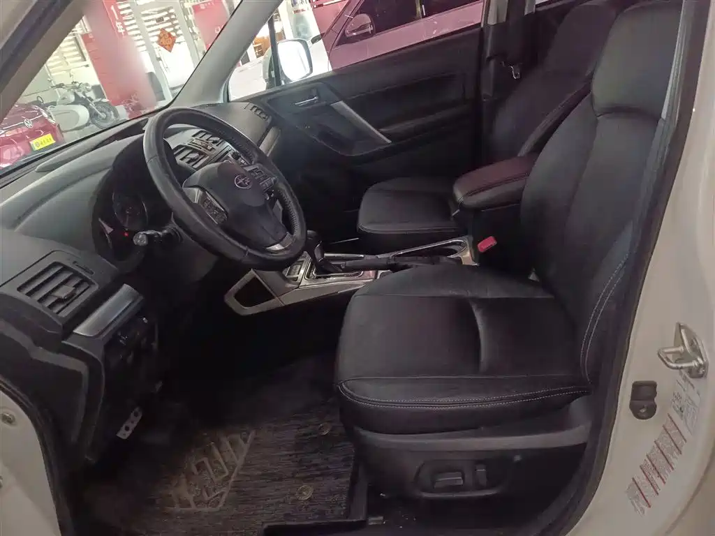 Subaru Forester 2013 2.5i Automatic Luxury Edition фото 15