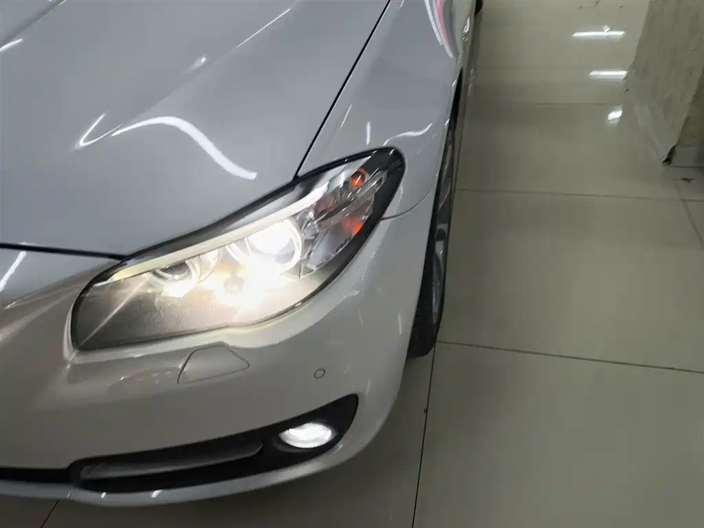 BMW 5 Series 2017 525Li Leading Edition фото 3
