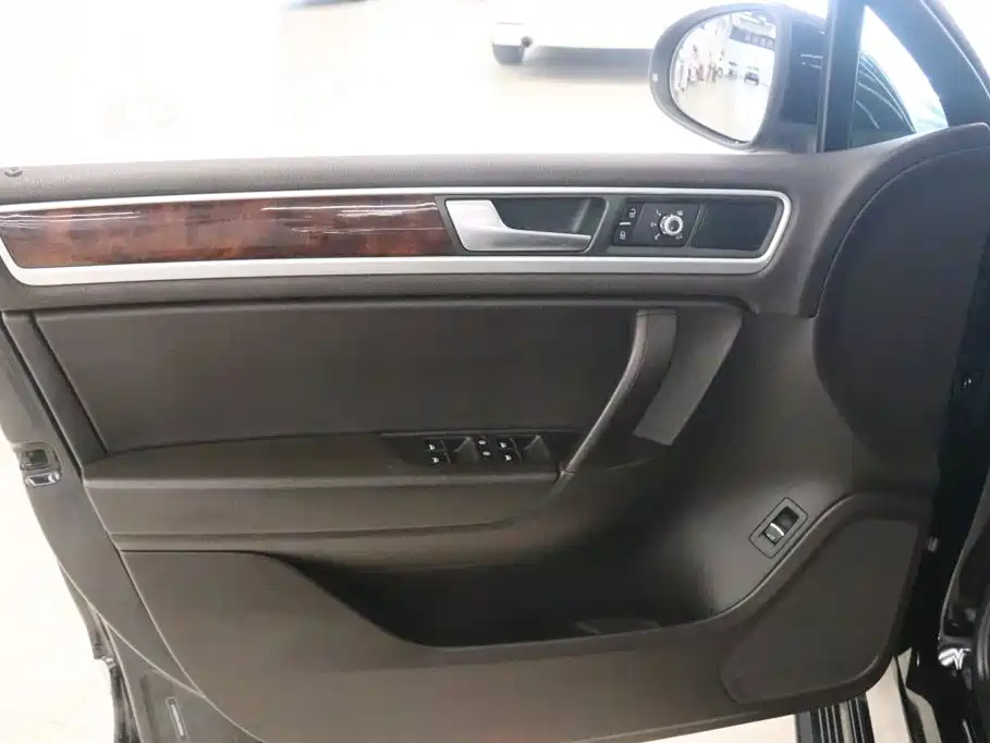 Volkswagen Touareg 2014 2011 3.0TSI Standard