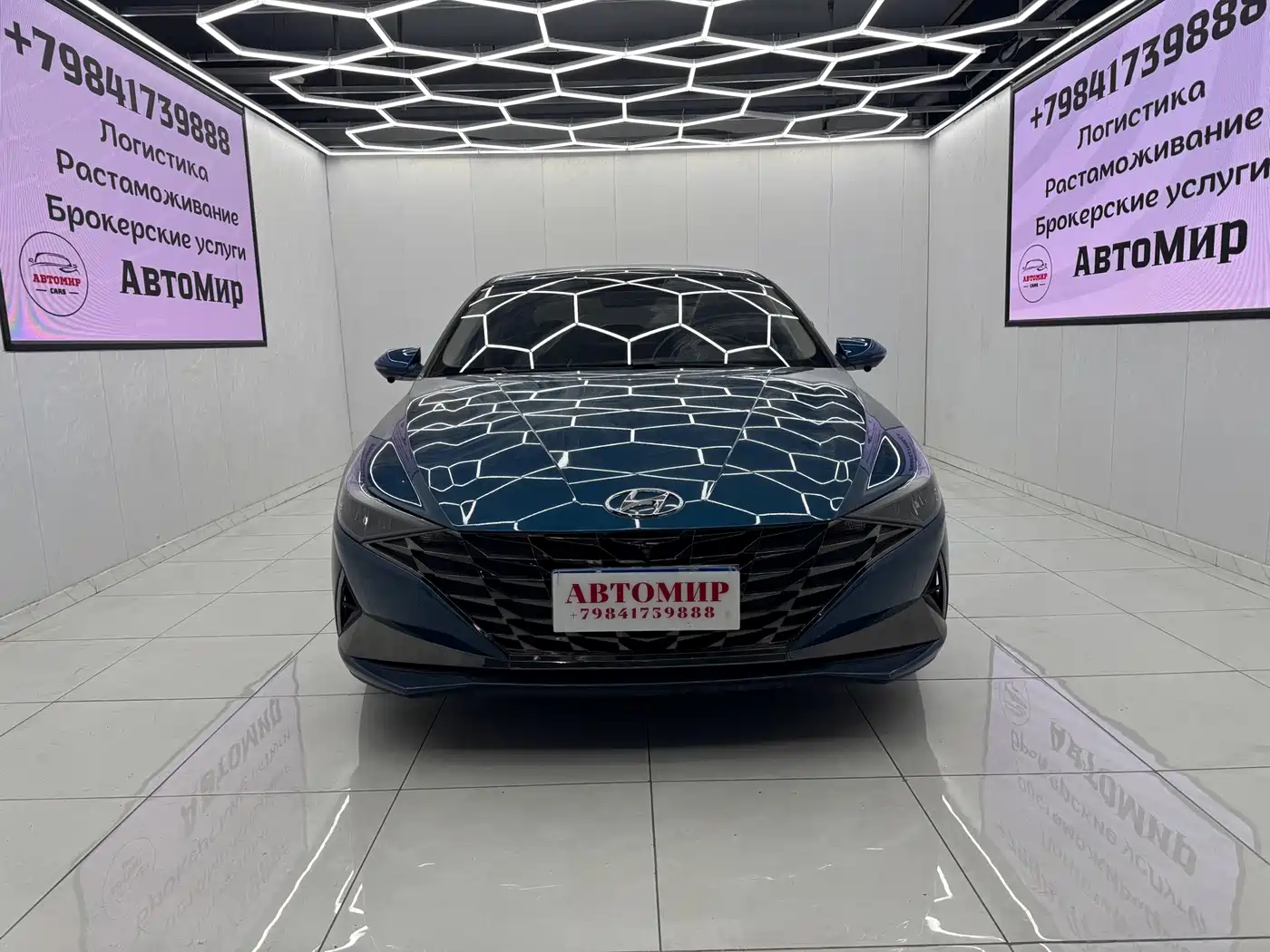 Hyundai Elantra 2022 1.5L CVT LUX Premium Edition фото 2