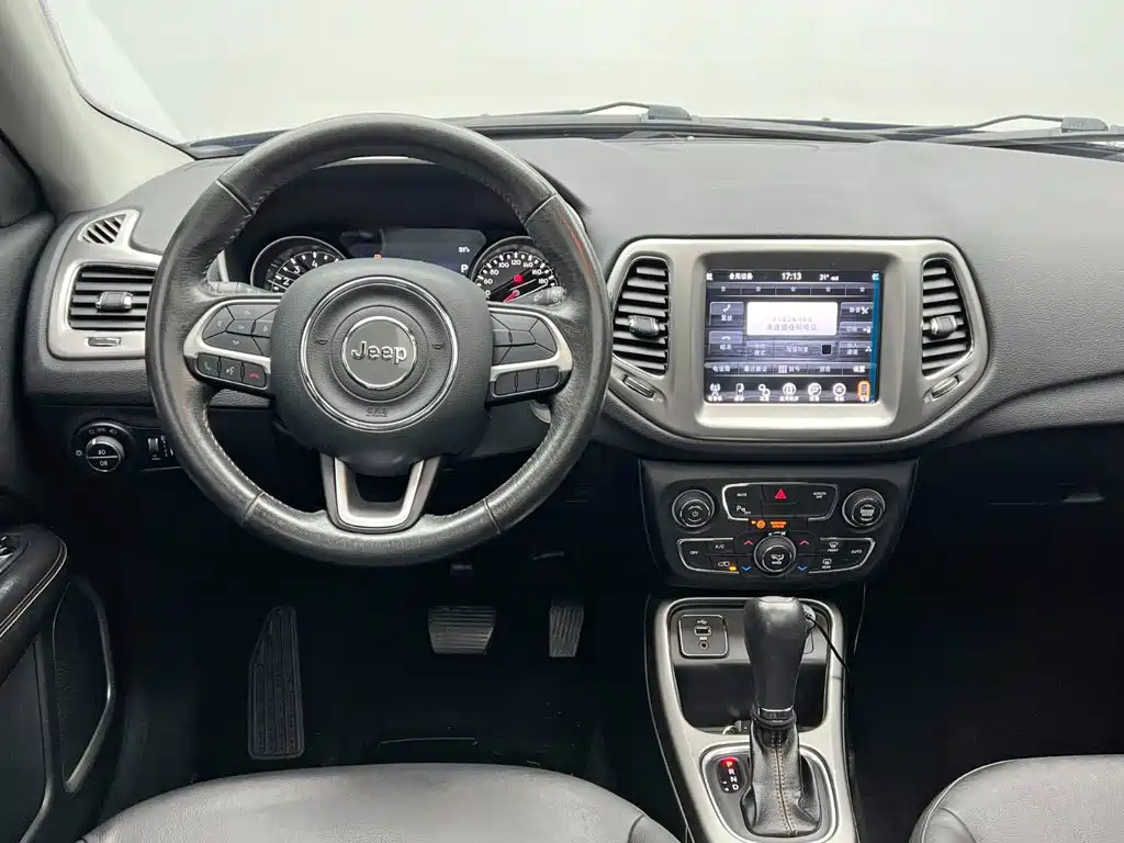 Фото 19 - Jeep Compass