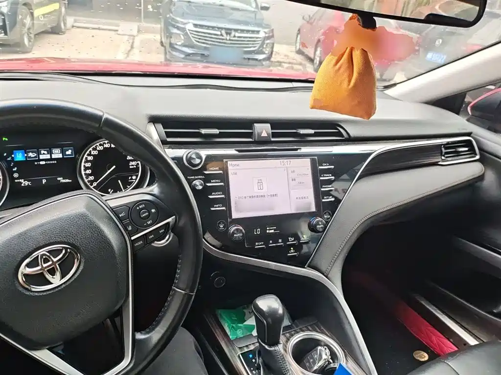 Toyota Camry 2018 2.5G Luxury Edition фото 10