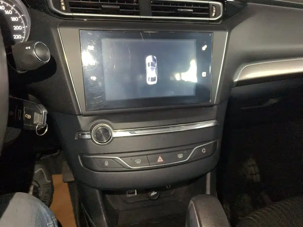 Peugeot 408 2015 Model 1.2T Automatic Luxury Edition фото 6