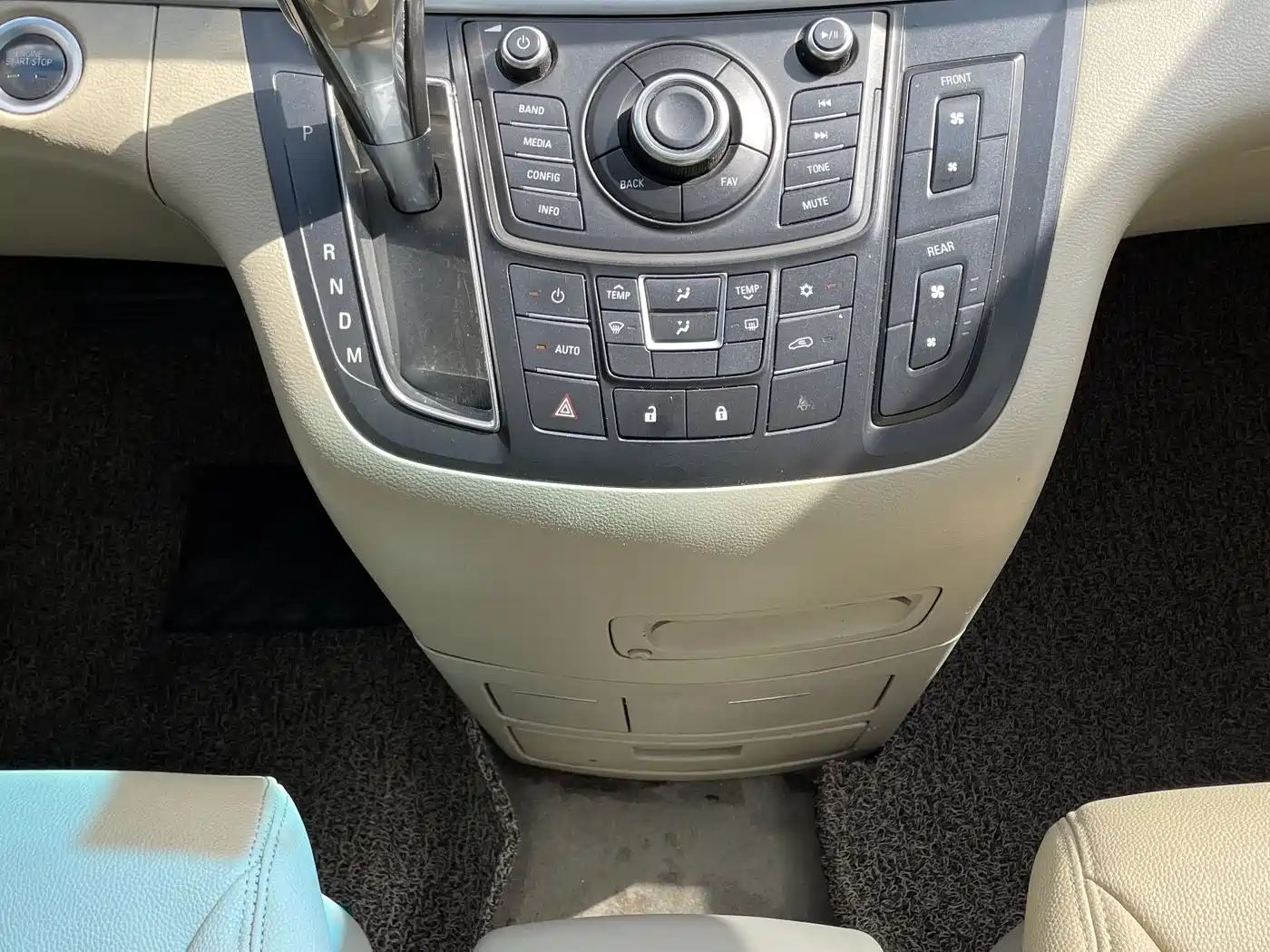 Buick GL8 2014 2.4L CT Luxury Business Comfort фото 6