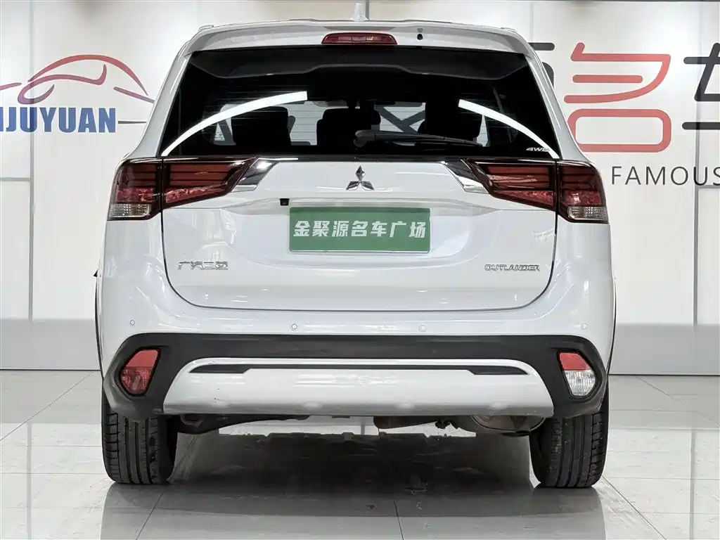 Mitsubishi Outlander 2020 2.4L 4WD Luxury 5-seater фото 5