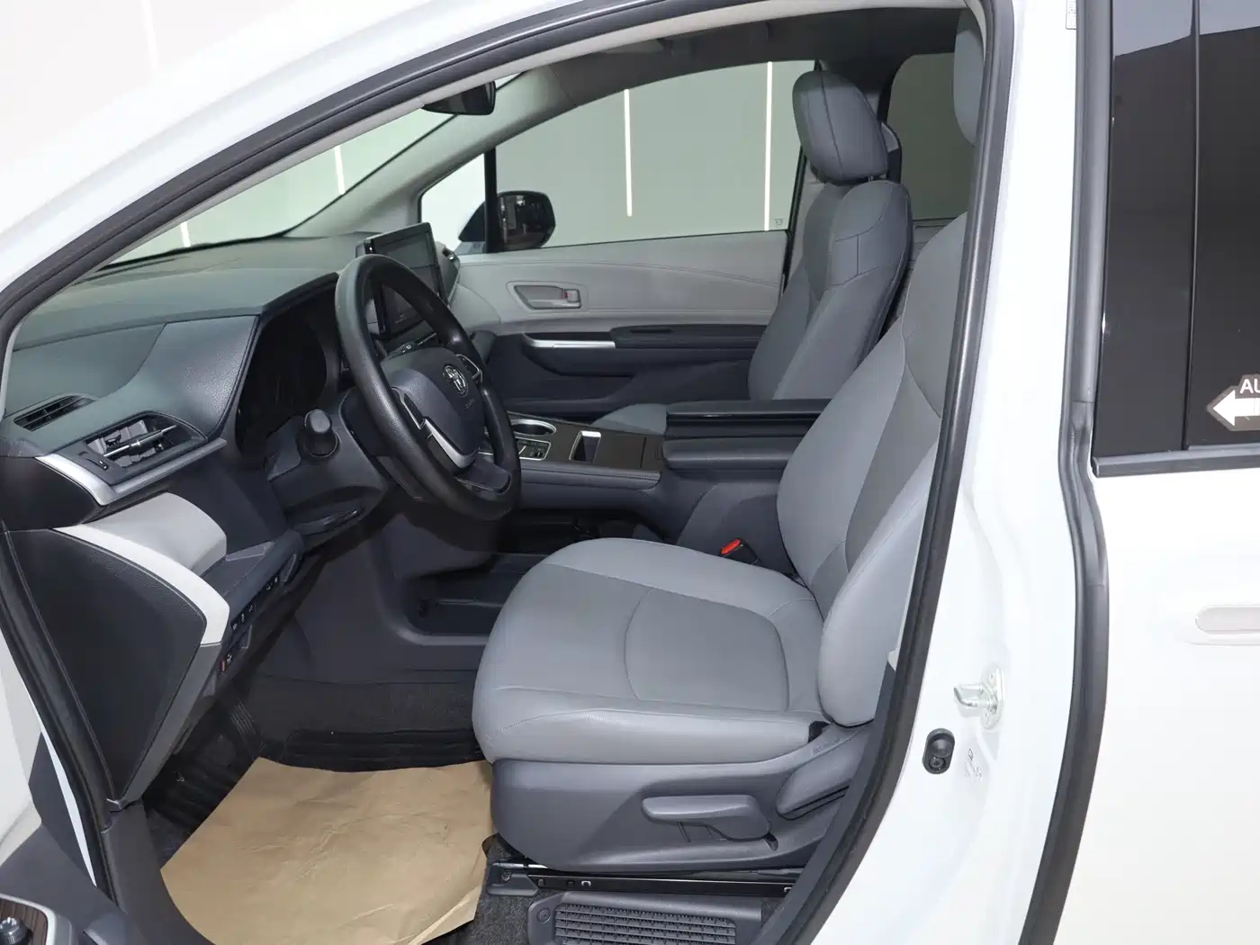Toyota Granvia 2024 2023 2.5L Hybrid Luxury Edition