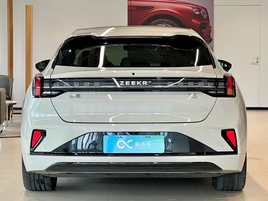 2025 ZEEKR 001