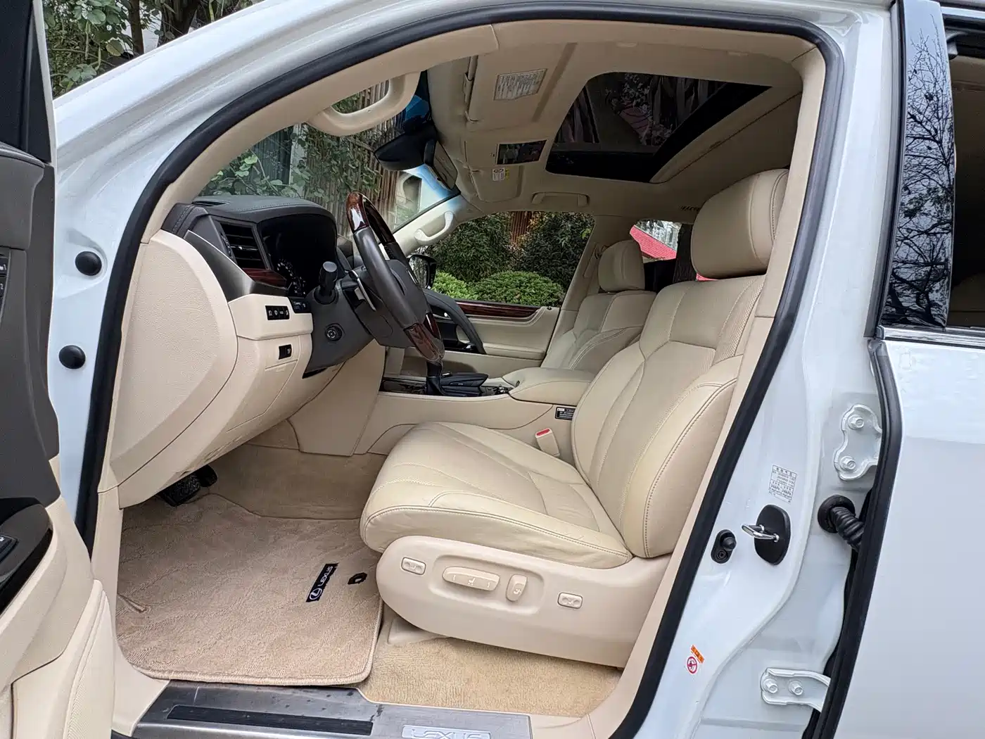Lexus LX 2016 570 Luxury Premium Edition фото 8