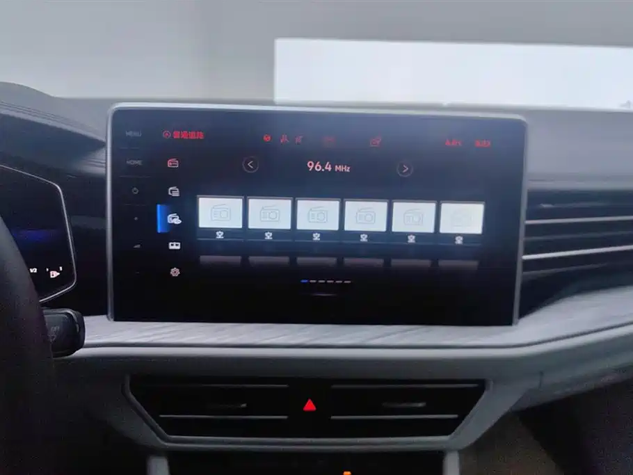Volkswagen Sagitar 2023 300TSI DSG Surpassing Edition фото 13