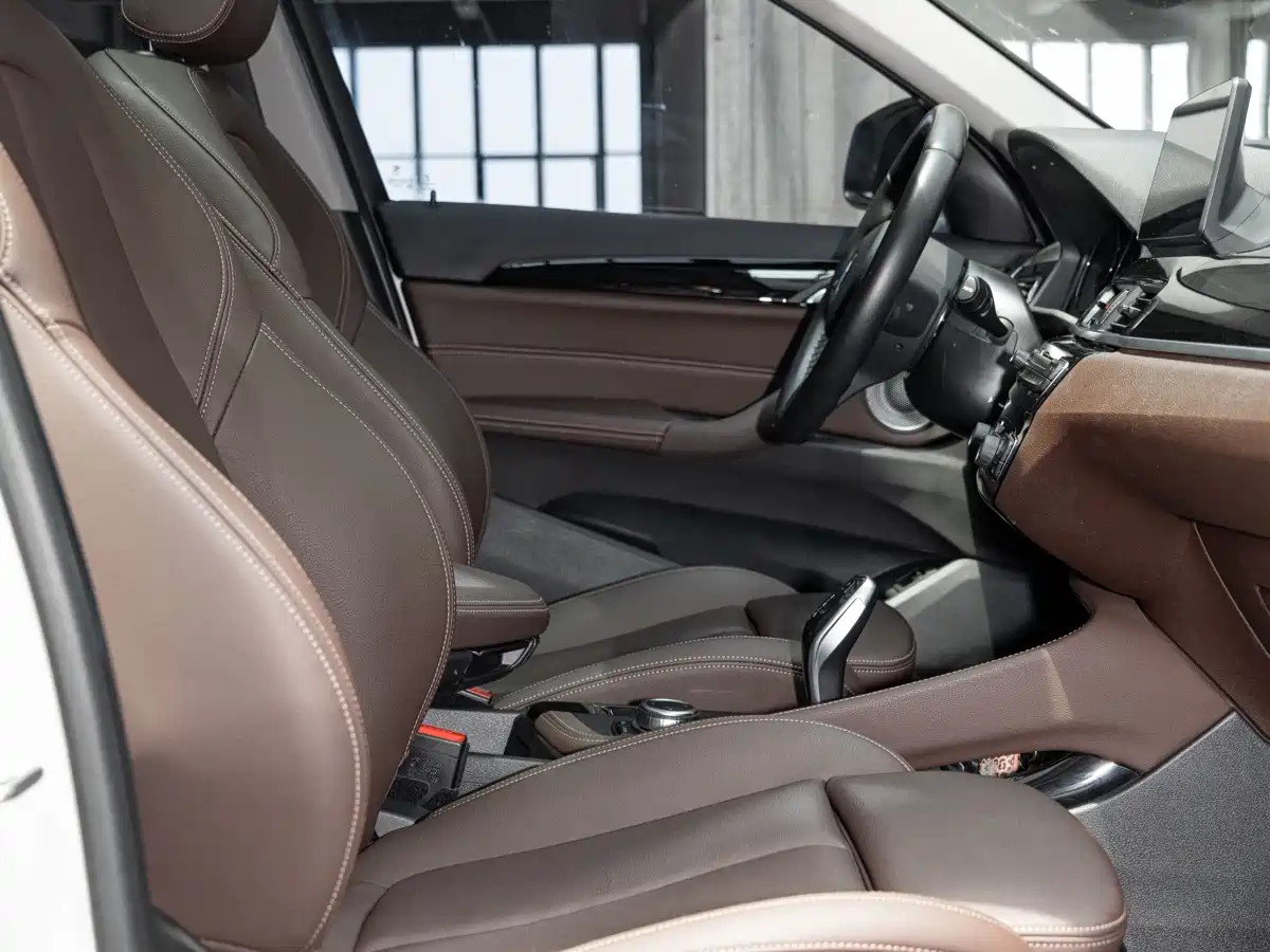 BMW X1 2022 sDrive20Li Premium фото 15