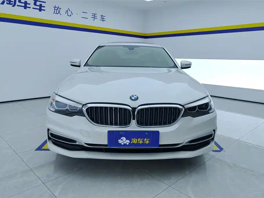 BMW 5 Series 2020 525Li Luxury Package фото 2