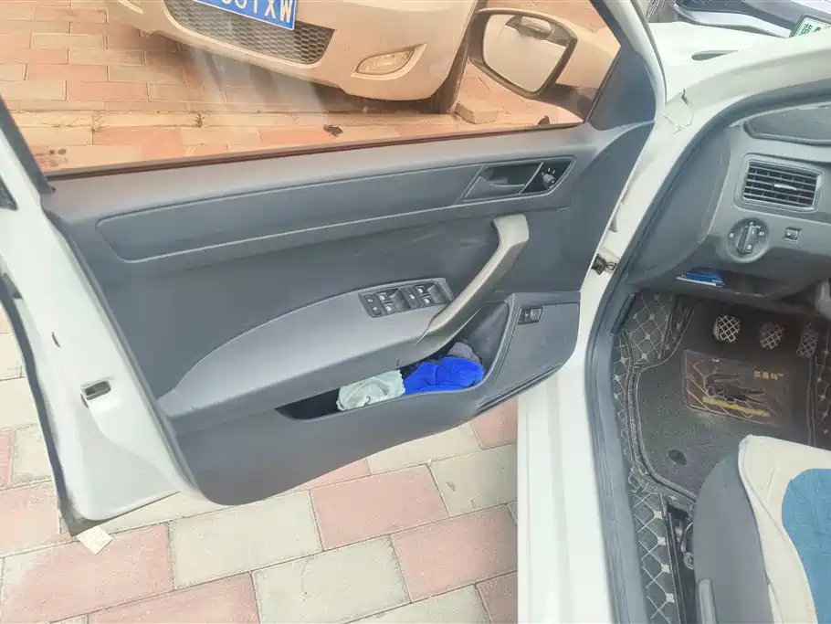 Volkswagen Santana 2016 1.6L Manual Trend Edition фото 7