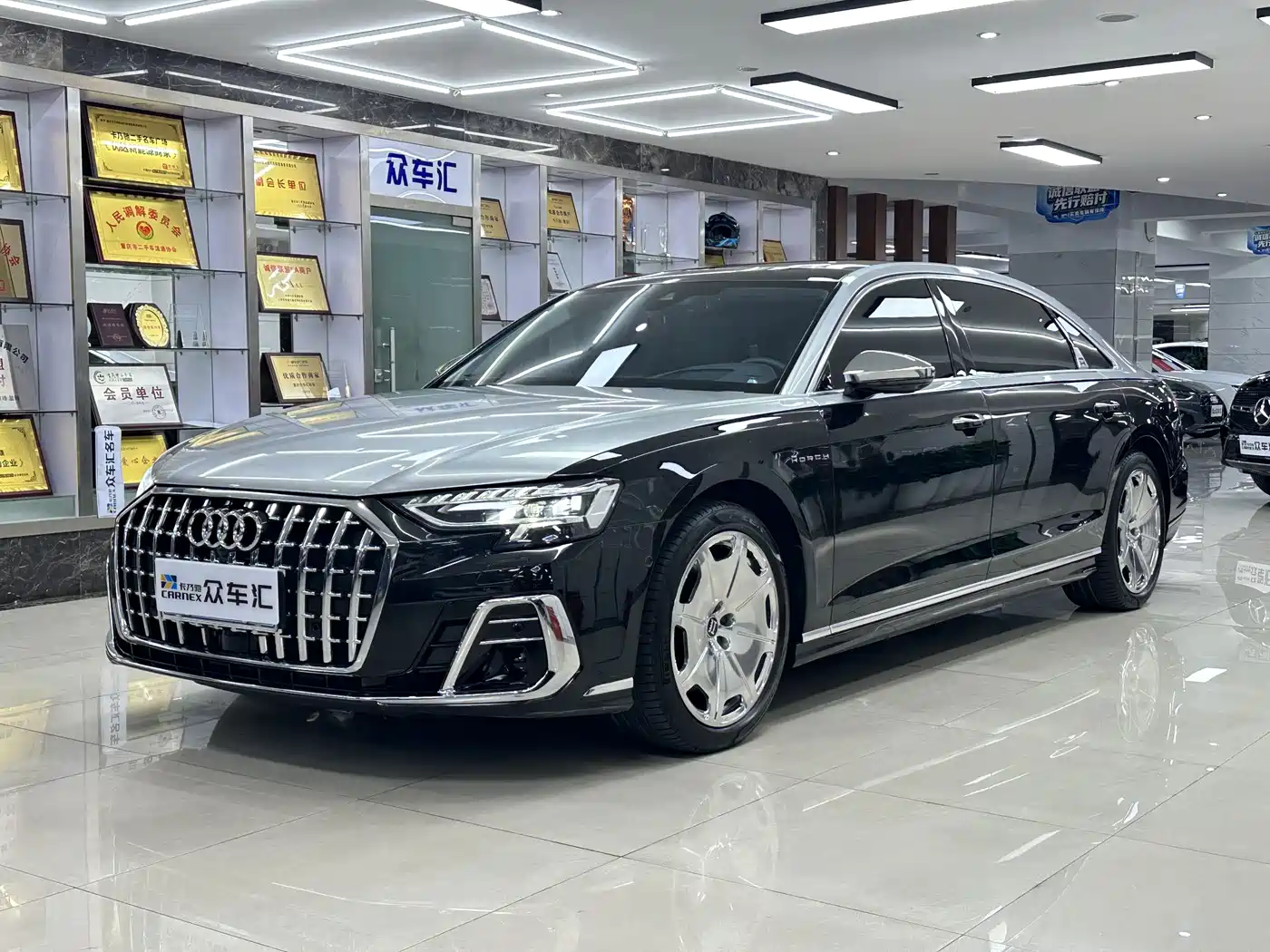 Фото 1 - Audi A8