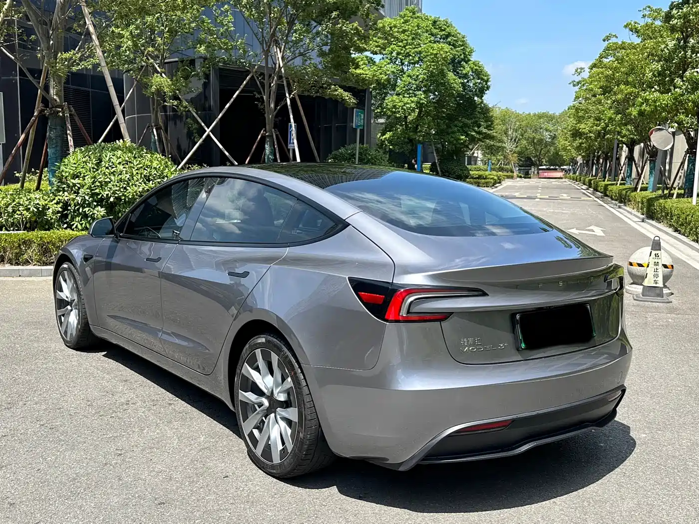 Tesla Model 3 2025 Long Range All-Wheel Drive фото 11