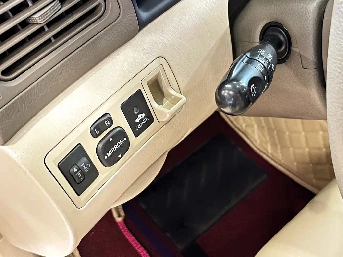 Toyota Corolla 2011 1.6L Automatic Luxury Edition фото 10