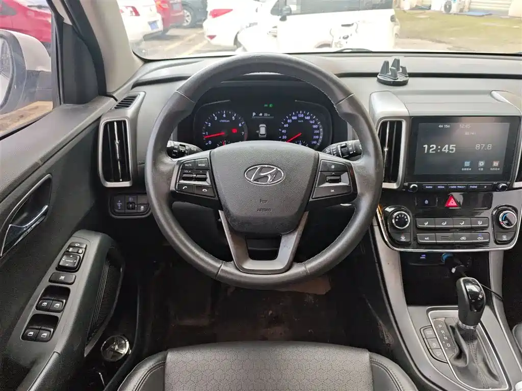 Hyundai Beijing Hyundai ix35 2018 2.0L Automatic 2WD Zhiyong·Enjoyment Edition фото 11