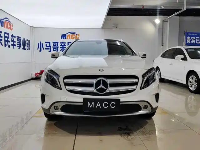 MERCEDES-BENZ GLA