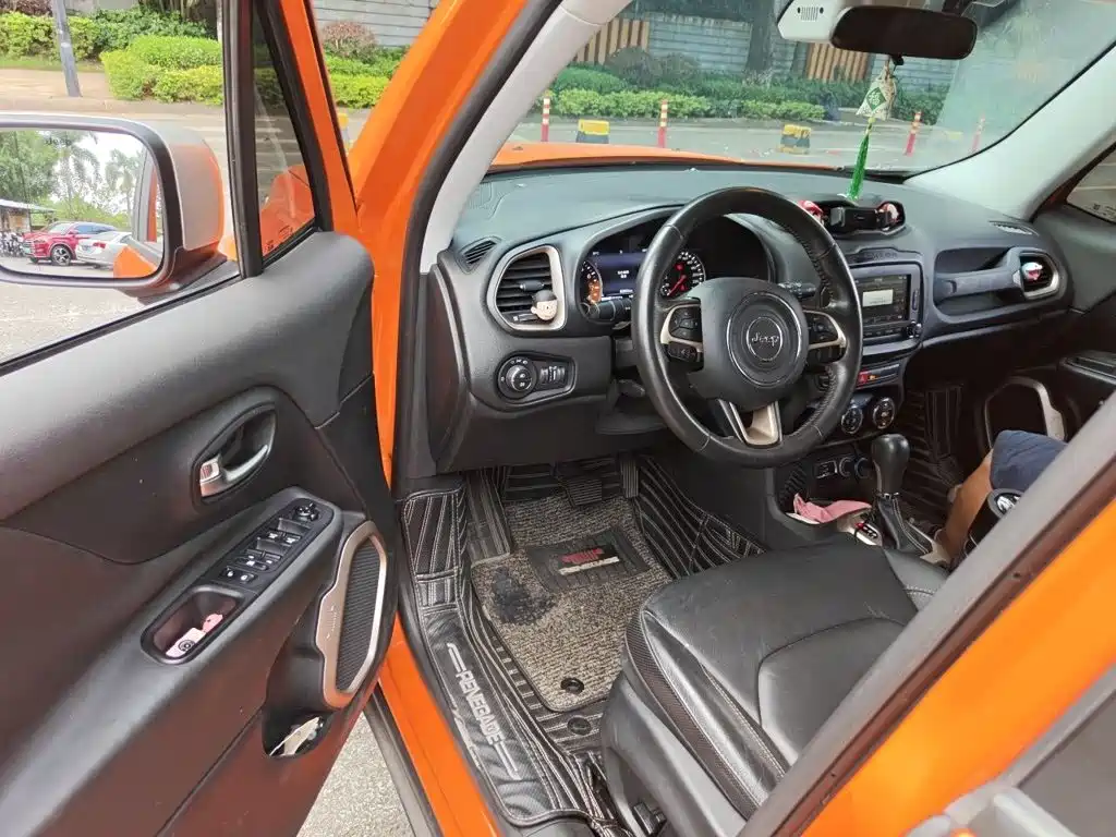 Photo 17 - Jeep Renegade