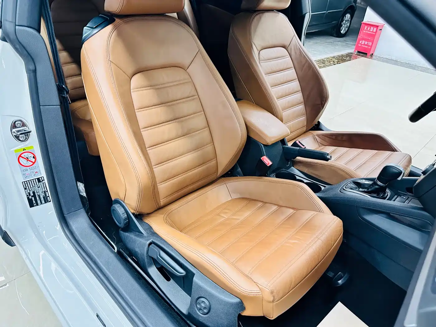 Volkswagen Scirocco 2010 2.0TSI Luxury Edition фото 19