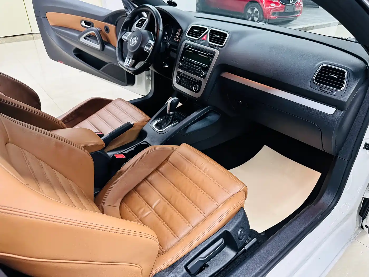 Volkswagen Scirocco 2010 2.0TSI Luxury Edition фото 25