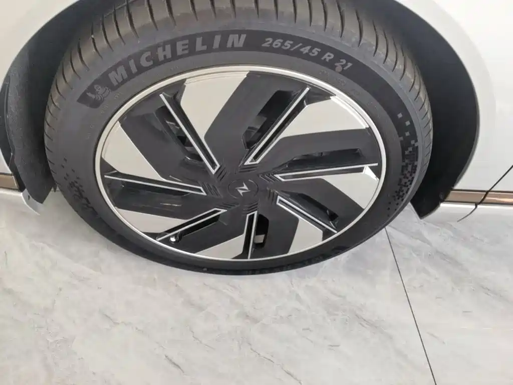 Dongfeng Yipai eπ008 2026 2025 210Ultra Range Extender 5-Seater